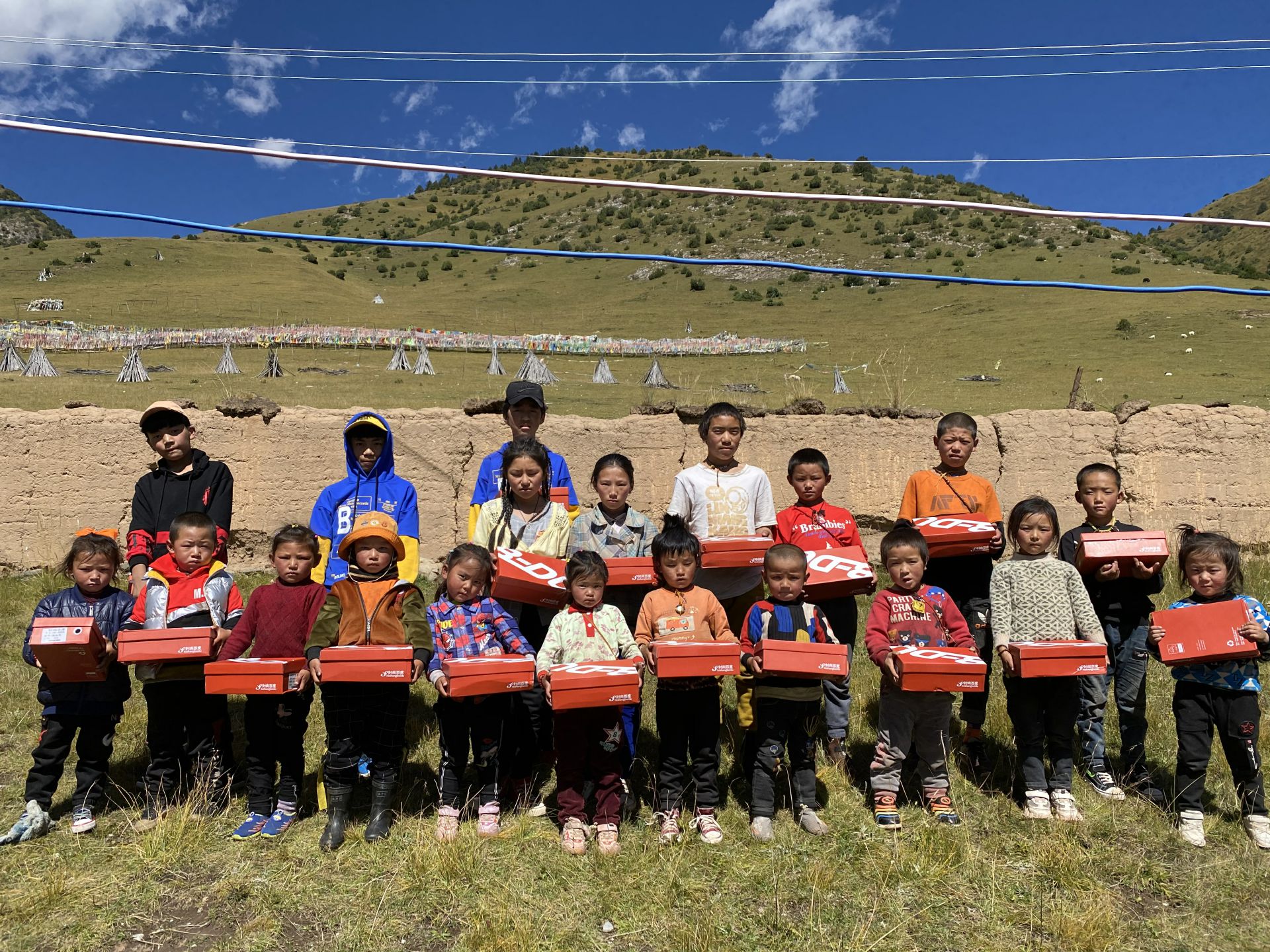 乐竟网页版·官方站线入口-乐竟(中国)公益回顾丨家国同欢月同圆 温暖满载甘孜州(图13)